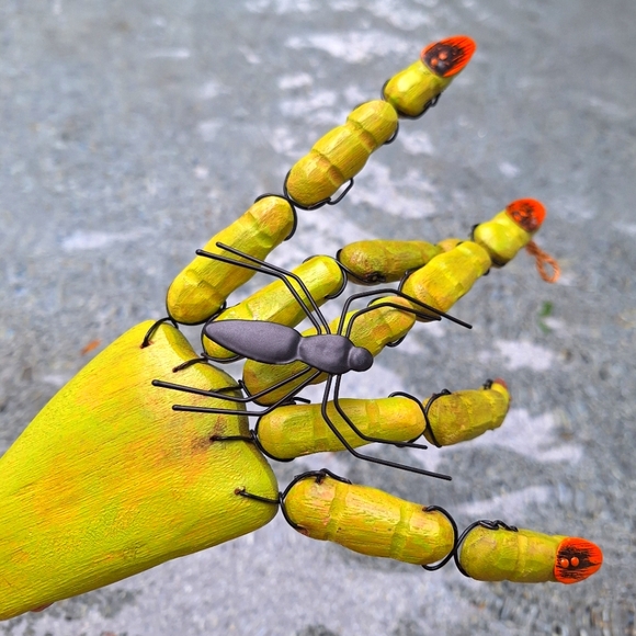 Witch Hand Zombie Finger Halloween Decor Spider Ring Metal Fingernail Wood Green - Picture 3 of 17